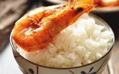 Bày món ăn ra đĩa và dùng với cơm trắng. Vừa ngon, đậm đà hết chê luôn!