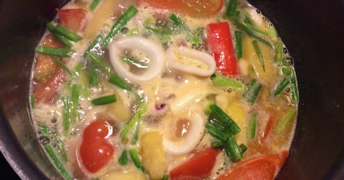 Canh thơm, cà chua chung sống cùng mực