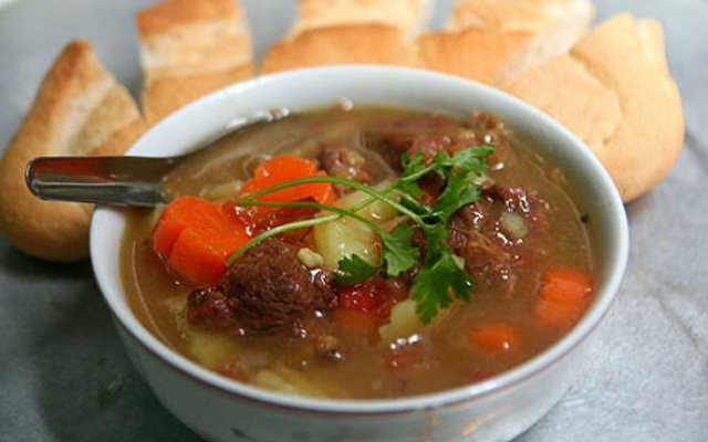 Bò Nấu Sốt Vang