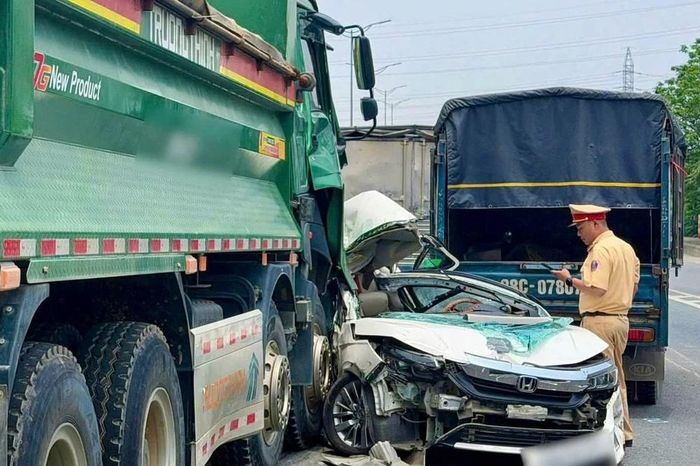 7 xe ô tô tông liên hoàn trên đường Vành đai 3 Hà Nội - Báo Tri thức &amp; Cuộc sống