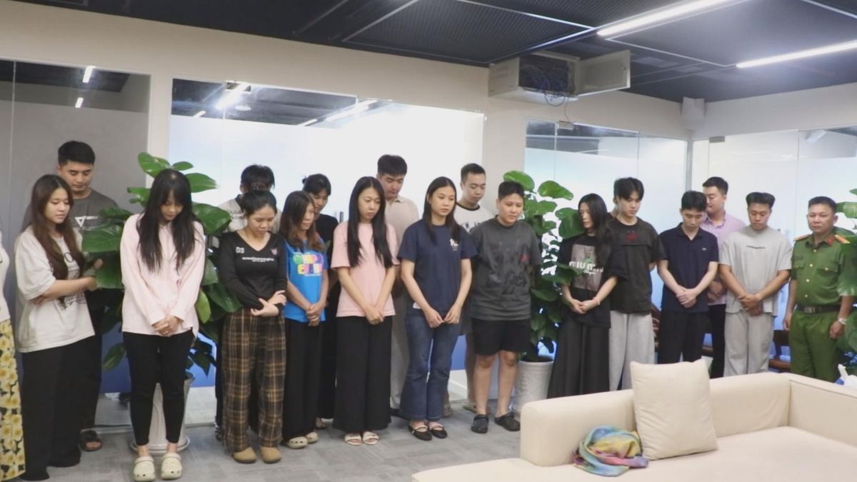 Video Công an TP.HCM bắt giữ hàng trăm người chuyên dụ dỗ người già mua kỳ nghỉ dưỡng - Báo Pháp Luật TP.HCM