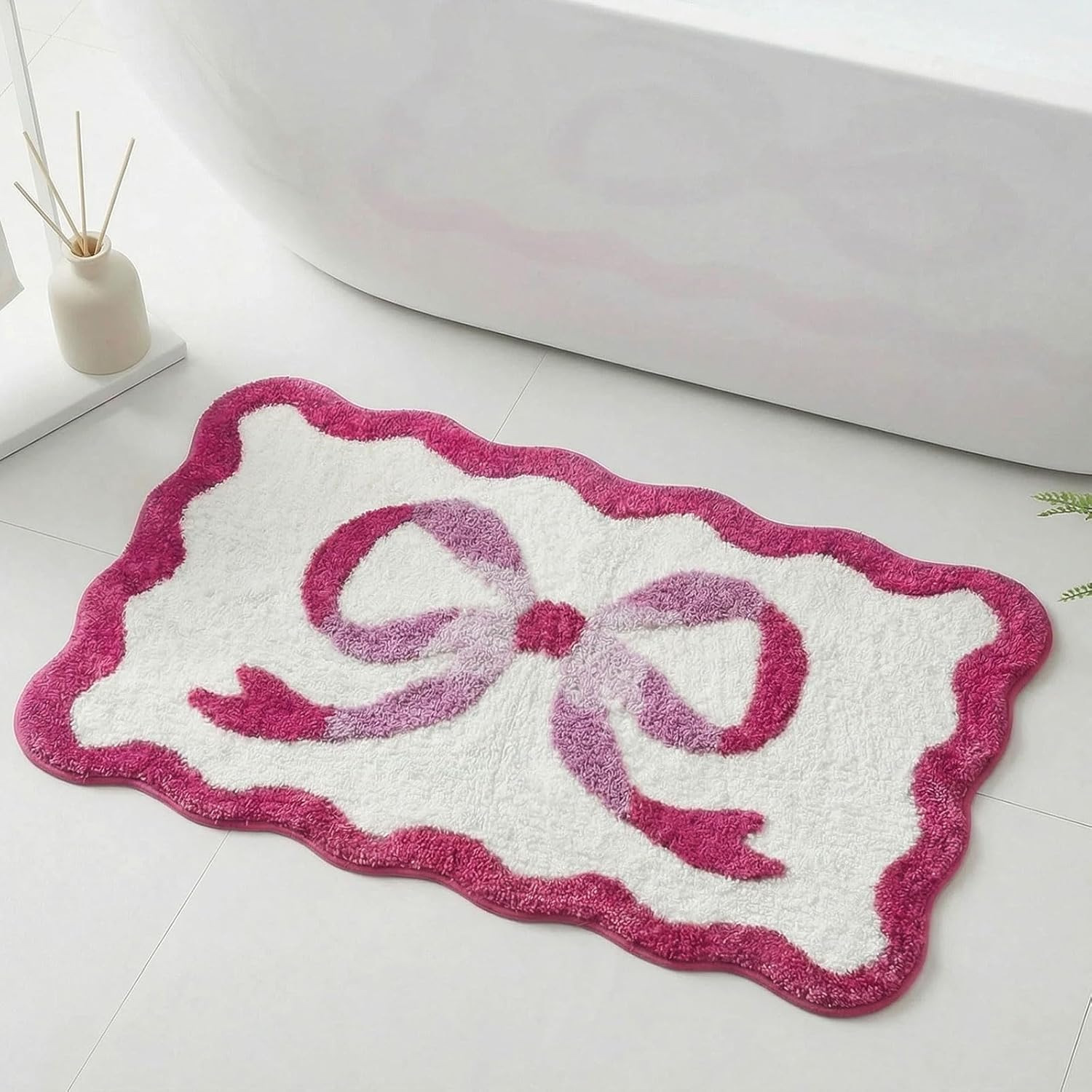 Bath mat with bow pattern, synthetic fiber