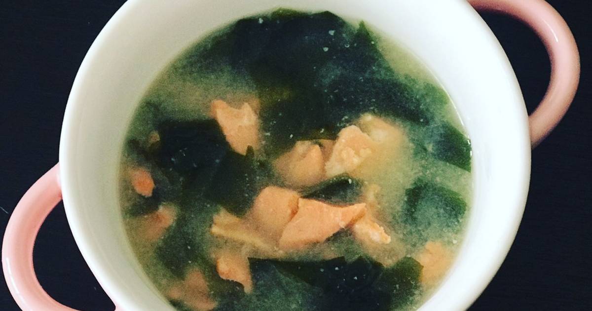 Soup miso rong biển cá hồi