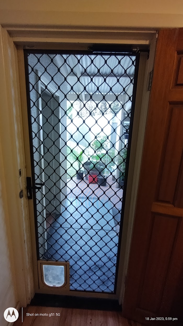 Flyscreen door with pet door