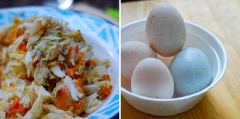 Trong chén nhỏ, kết hợp bột sắn dây, bột mì và nước, khuấy tan đều. Thịt cua xé nhỏ, trứng đập ra chén đánh tan.