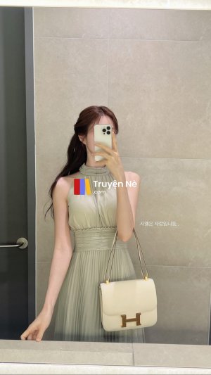 Con Gián Đen Trong Trà Sữa