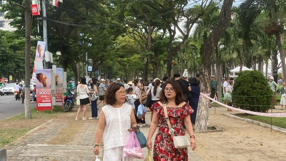 Chờ đợi khoảnh khắc bùng nổ sắc màu trên dòng sông Hàn - Báo Đà Nẵng