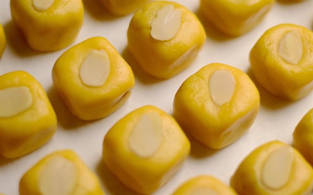 Bánh Dứa Hạnh Nhân