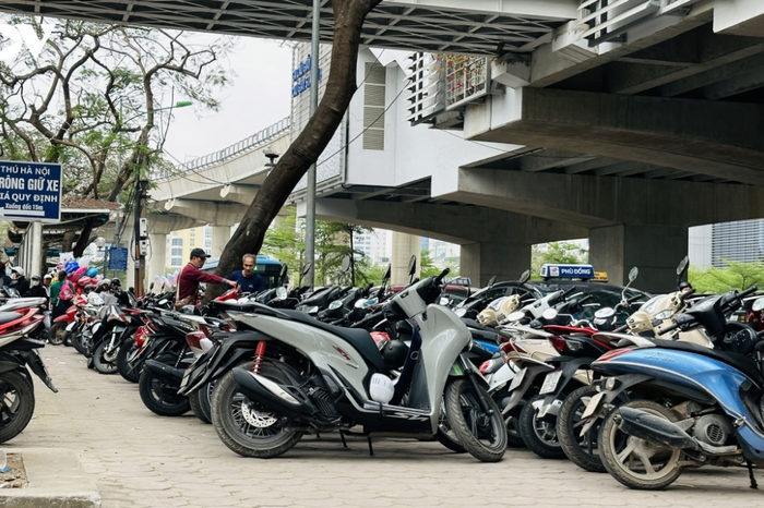Hà Nội triển khai thu phí không dừng tại toàn bộ bãi đỗ xe từ 1/7 - Đài Phát thanh và truyền hình Hà Nội