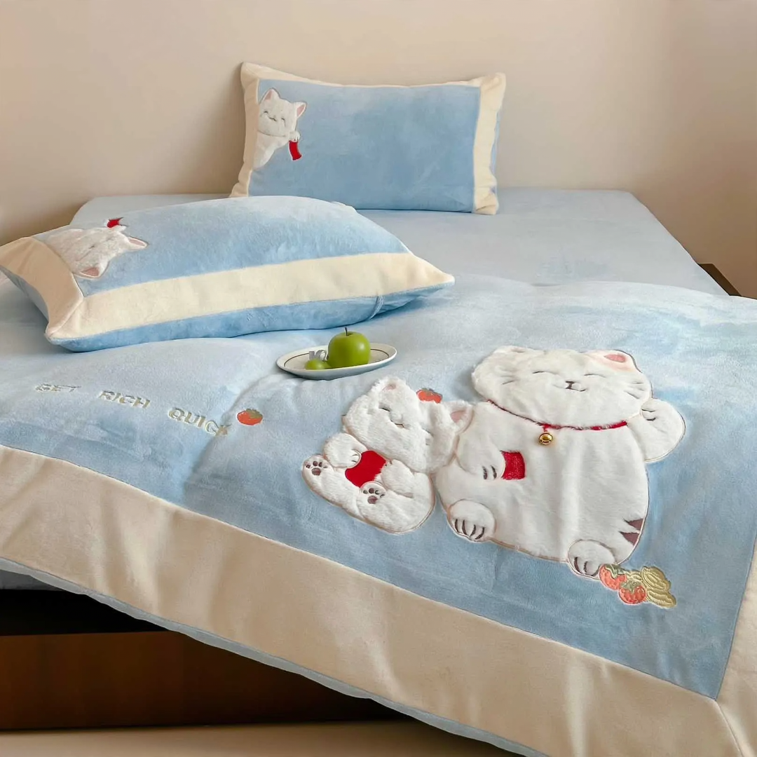 Bedding set with lucky cat motif, milk fleece