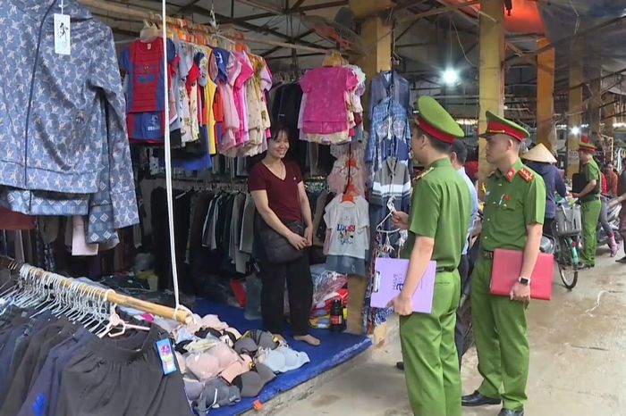 Ổn định chợ truyền thống, xóa bỏ chợ cóc, chợ tạm - Đài Phát thanh và truyền hình Hà Nội
