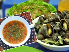 Giờ chỉ việc chấm cùng các món ốc và thưởng thức bên gia đình nhé!