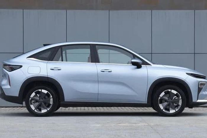 Xe gầm cao dài gần 4,7 mét, công suất 218 mã lực, giá gần 500 triệu đồng - Tạp chí Doanh Nghiệp Việt Nam