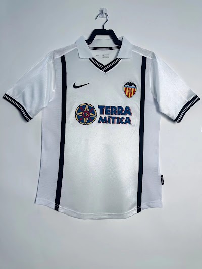 Retro 2000-01 Valencia Local @lumorasports.jpeg