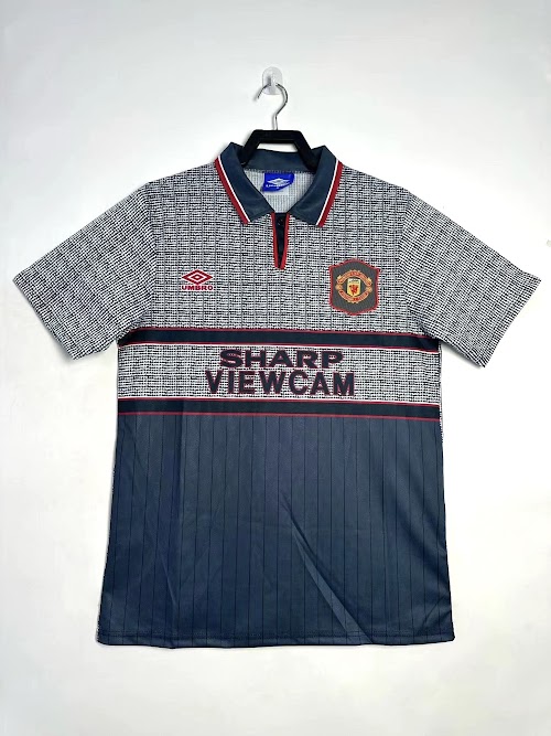Equipación de visitante del Manchester United 1995-96.jpeg