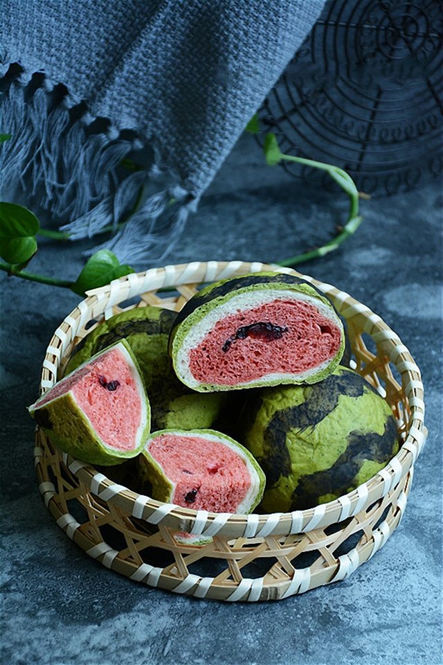 Bánh Mì Trái Dưa Hấu