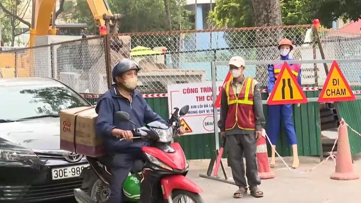 Đảm bảo ATGT hơn 70 vị trí rào chắn trên đường phố - Đài Phát thanh và truyền hình Hà Nội