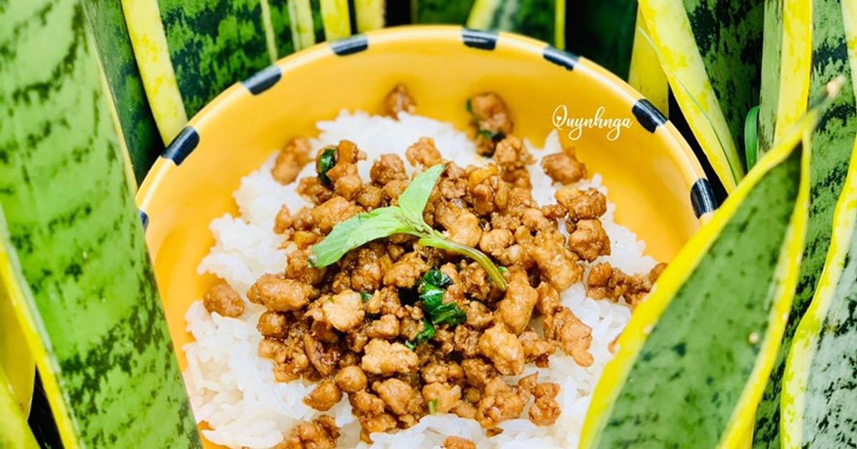 Pad krapao (thịt xào kiểu Thái)