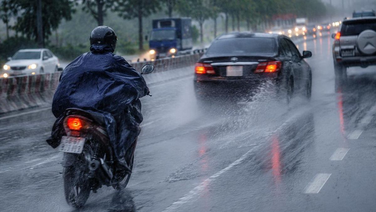 Tai nạn giao thông tăng khi mưa lớn, đường trơn vì nhiều người vẫn giữ thói quen này - Báo Sức Khỏe &amp; Đời Sống