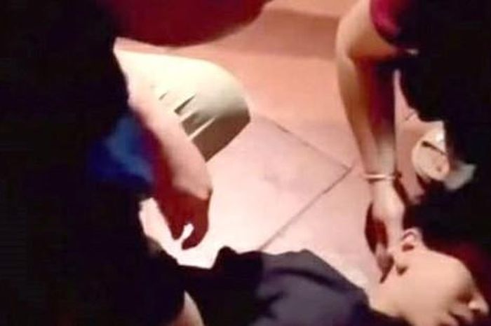 Phó Giám đốc Bệnh viện cứu sống cháu bé ngừng tim trên bãi biển - Báo Người Lao Động