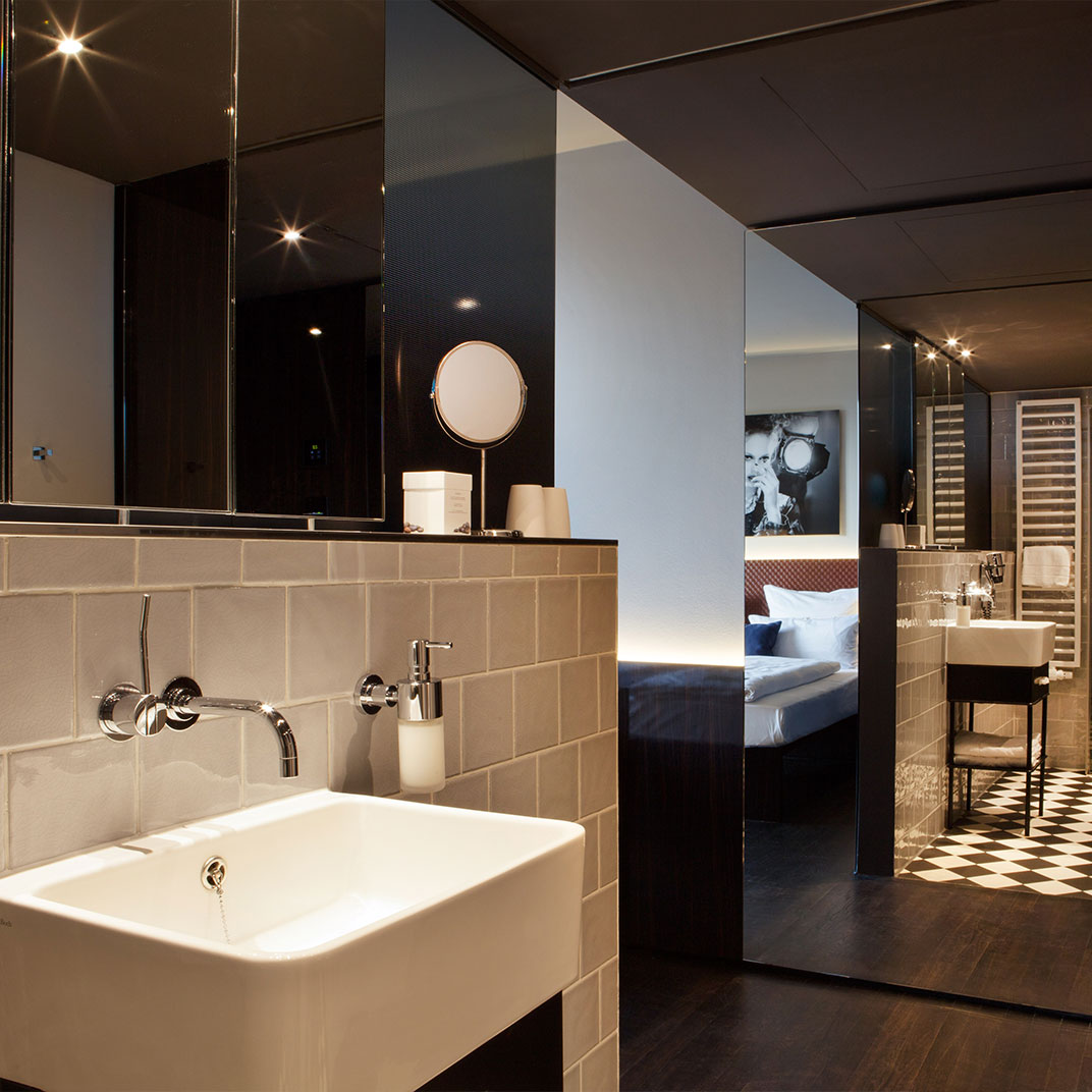 Hotel MANI bathroom
