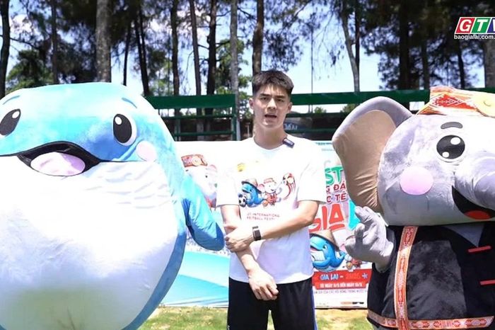 Truyền lửa trước Festival: Đàn anh HAGL tiếp sức U14 LPBank HAGL - Báo Gia Lai
