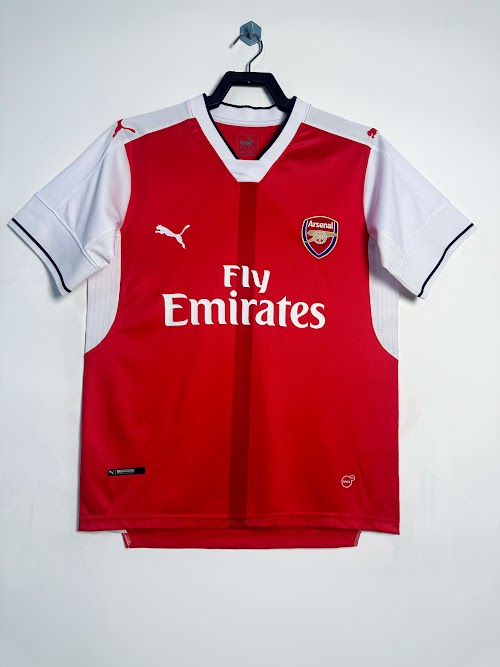 Equipación local del Arsenal 2016-17.jpeg