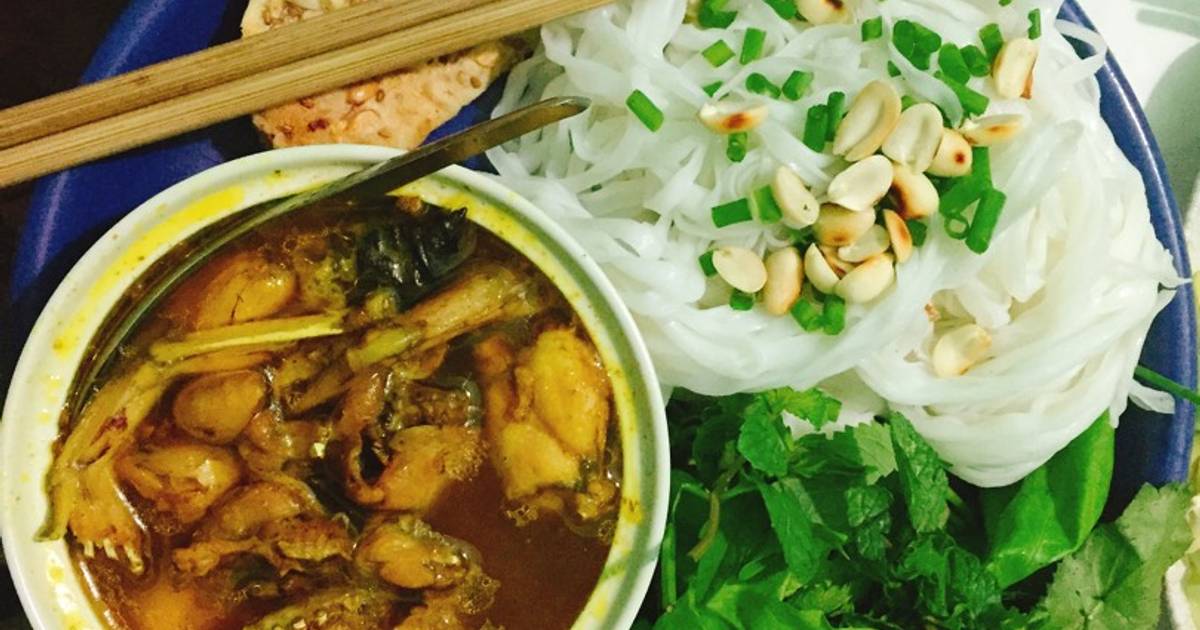 Biến tấu mì quảng ếch bằng phở