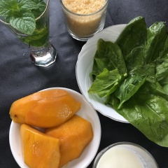 Xoài bỏ vỏ cắt múi.