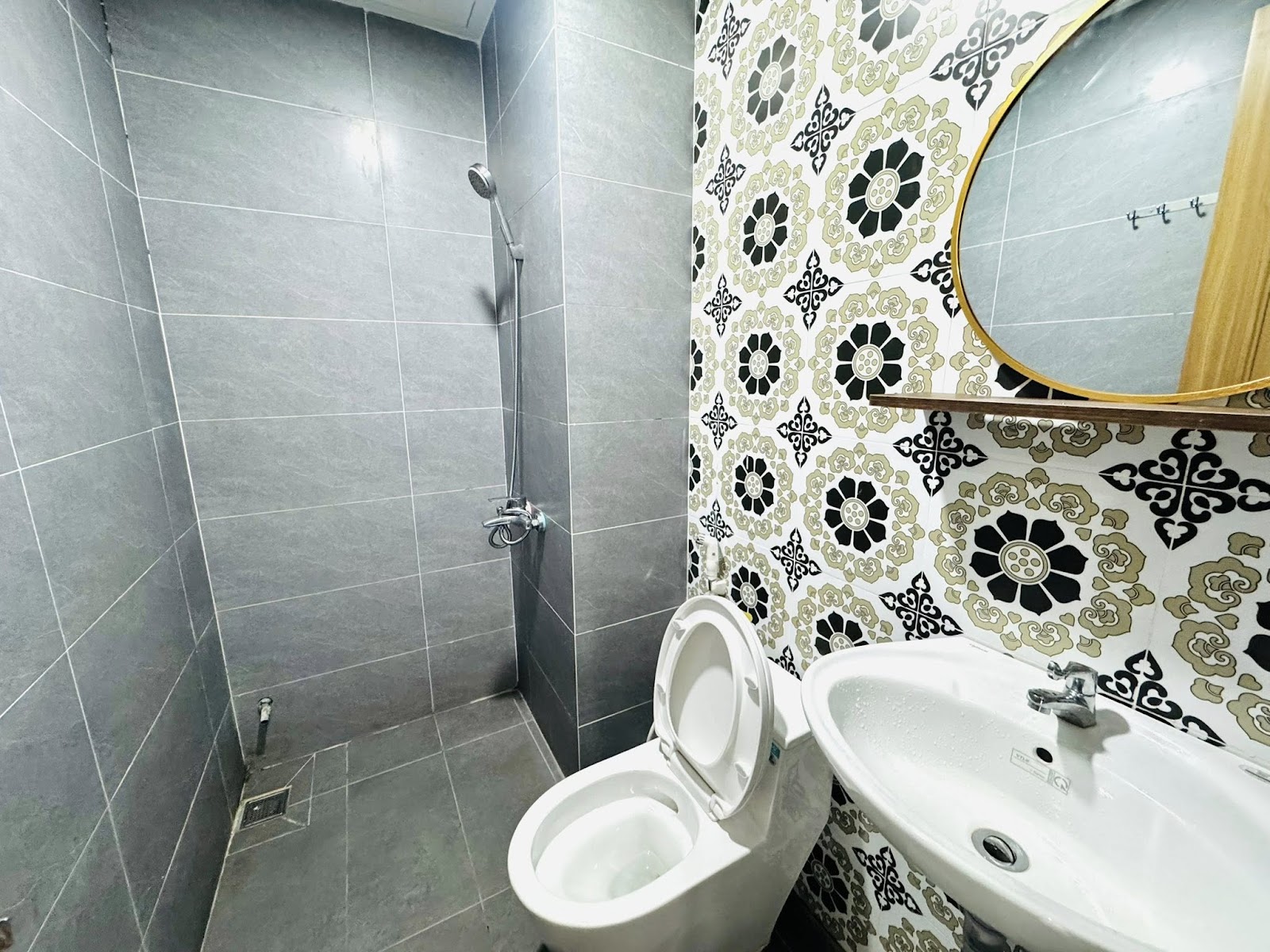 TRỐNG PHÒNG 3,5 TRIỆU FULL NỘI THẤT GẦN CẦU CẨM LỆ  3