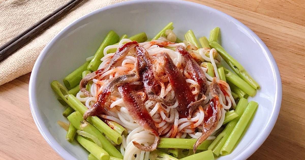 Mì Ramen Xào Rau Muống & Cá Cơm Muối Sốt Siêu Cay