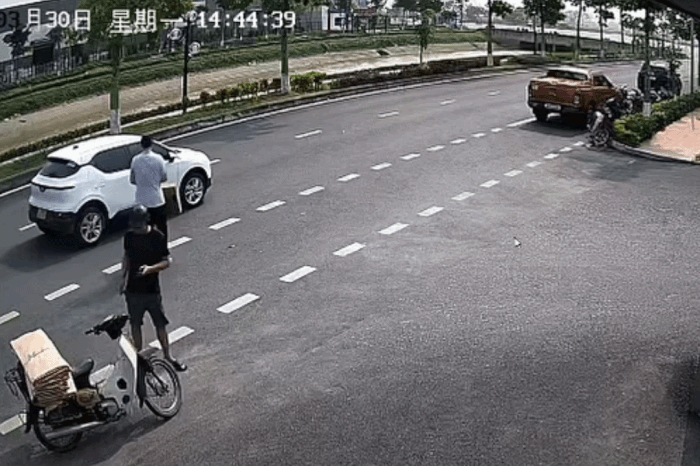 Taxi dừng xe giữa đường gây tai nạn bị xử phạt thế nào? - Báo Tiền Phong