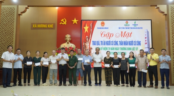 Cà Mau Fertilizer Presents 60 Million VND to Families of War Veterans