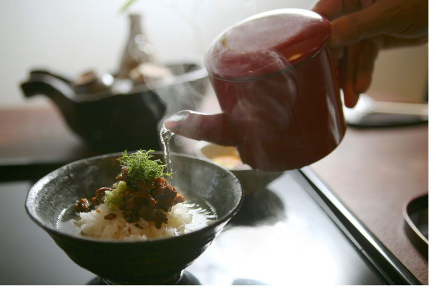Cơm chan trà xanh Ochazuke, kèm topping rong biển vụn và bột rắc cơm