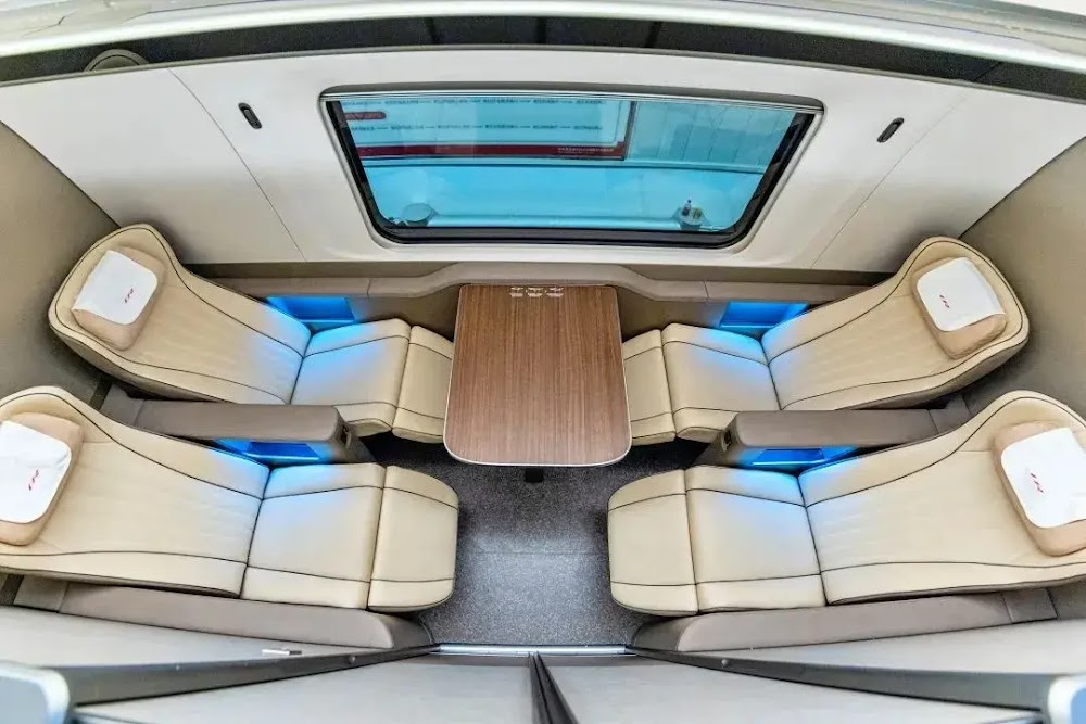 China high-speed rail Business Class cabin and amenities
