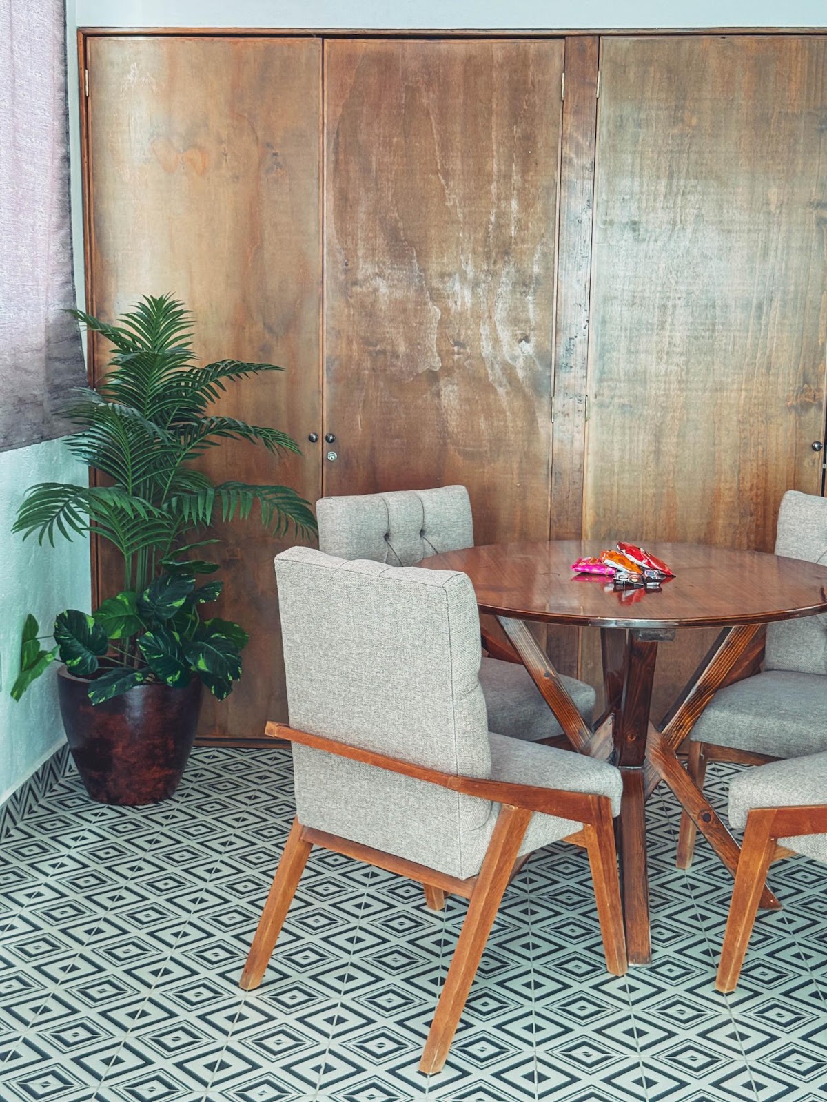villa luna — poolside seating
