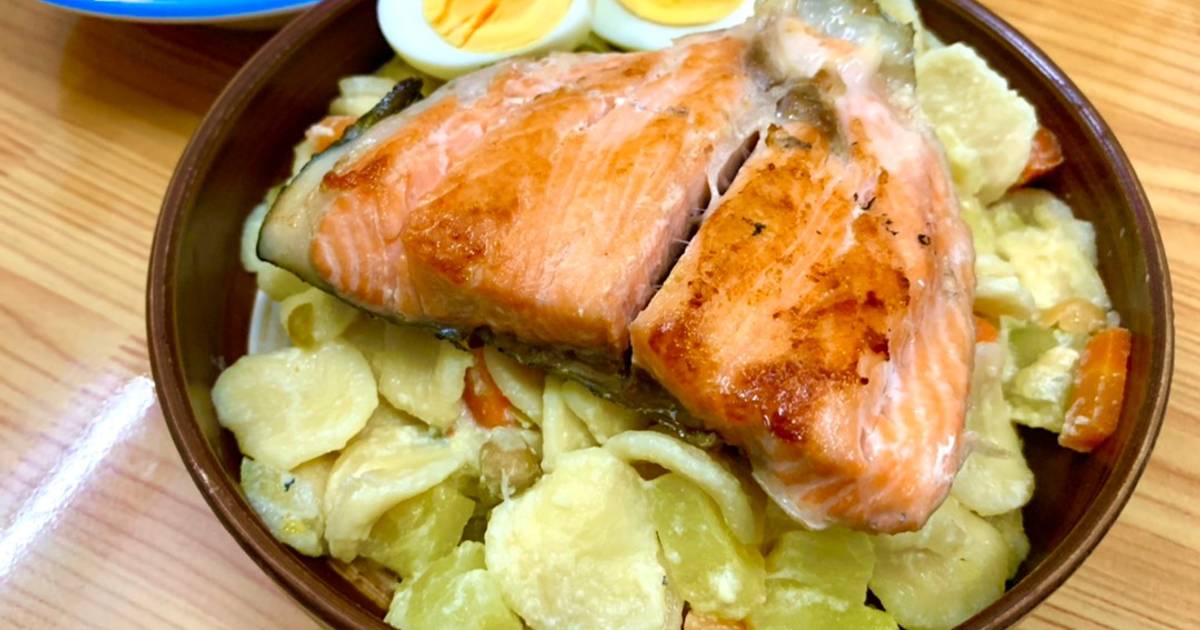 Nui Cá Hồi Sốt Kem