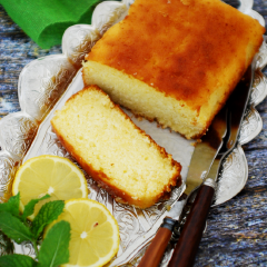 Bánh pound cake vị chanh chó vị chua chua của nước cốt chanh hòa cùng vỏ chanh thơm lừng và cốt bánh mềm xốp, ngon ngon rất thích hợp dùng tron các bữa tiệc trà hoặc dùng làm bánh ăn sáng rất ngon nhé.