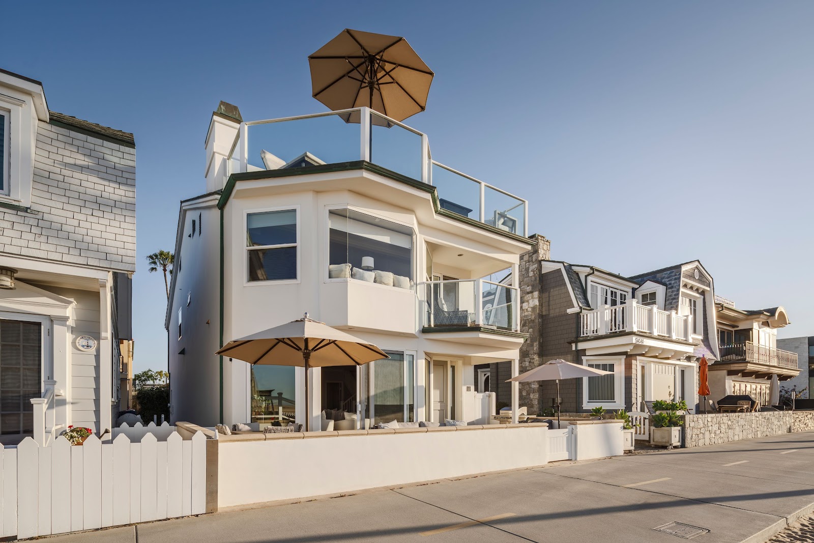 Newport Beach, California, USA — 5-Bed Villa With Fireplace 2