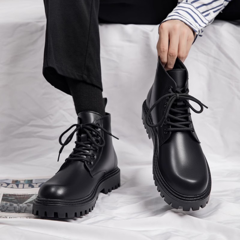 Classic Men's Chelsea Boots in Black