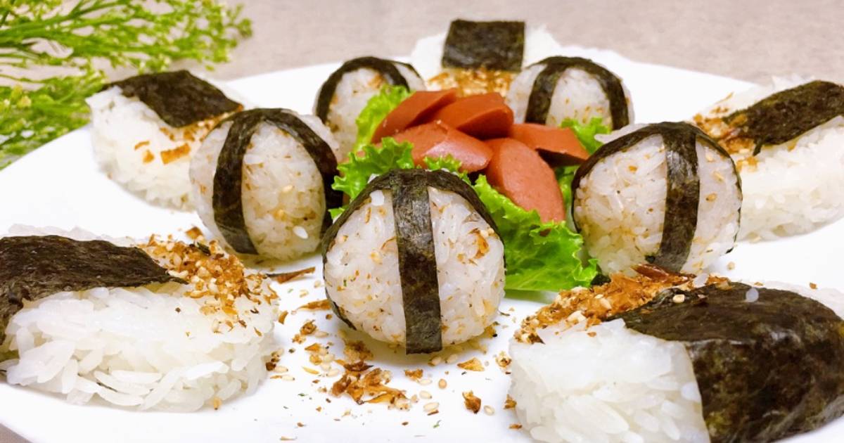 Cơm nắm rong biển