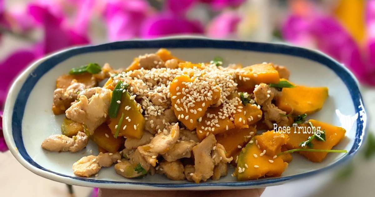 Thịt Gà Xào Bí Đỏ