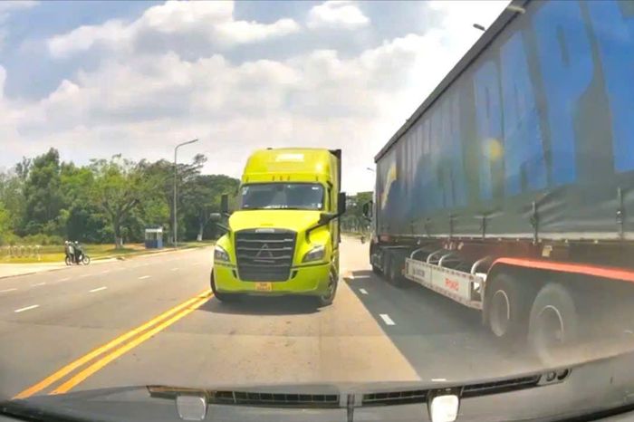 Từ clip trên mạng, tài xế xe đầu kéo bị CSGT phạt 5 triệu đồng - Báo Pháp Luật TP.HCM