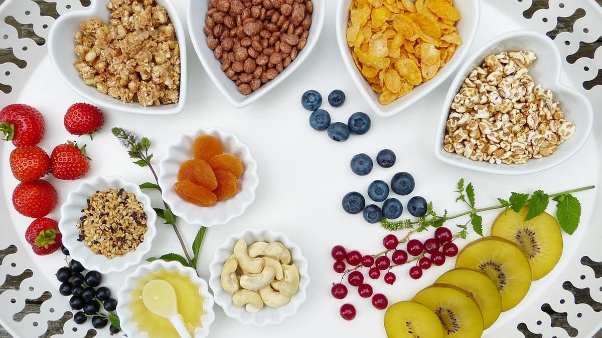 다이어트 중 흔히 하는 영양제 선택 조건과 복용 시기 기준