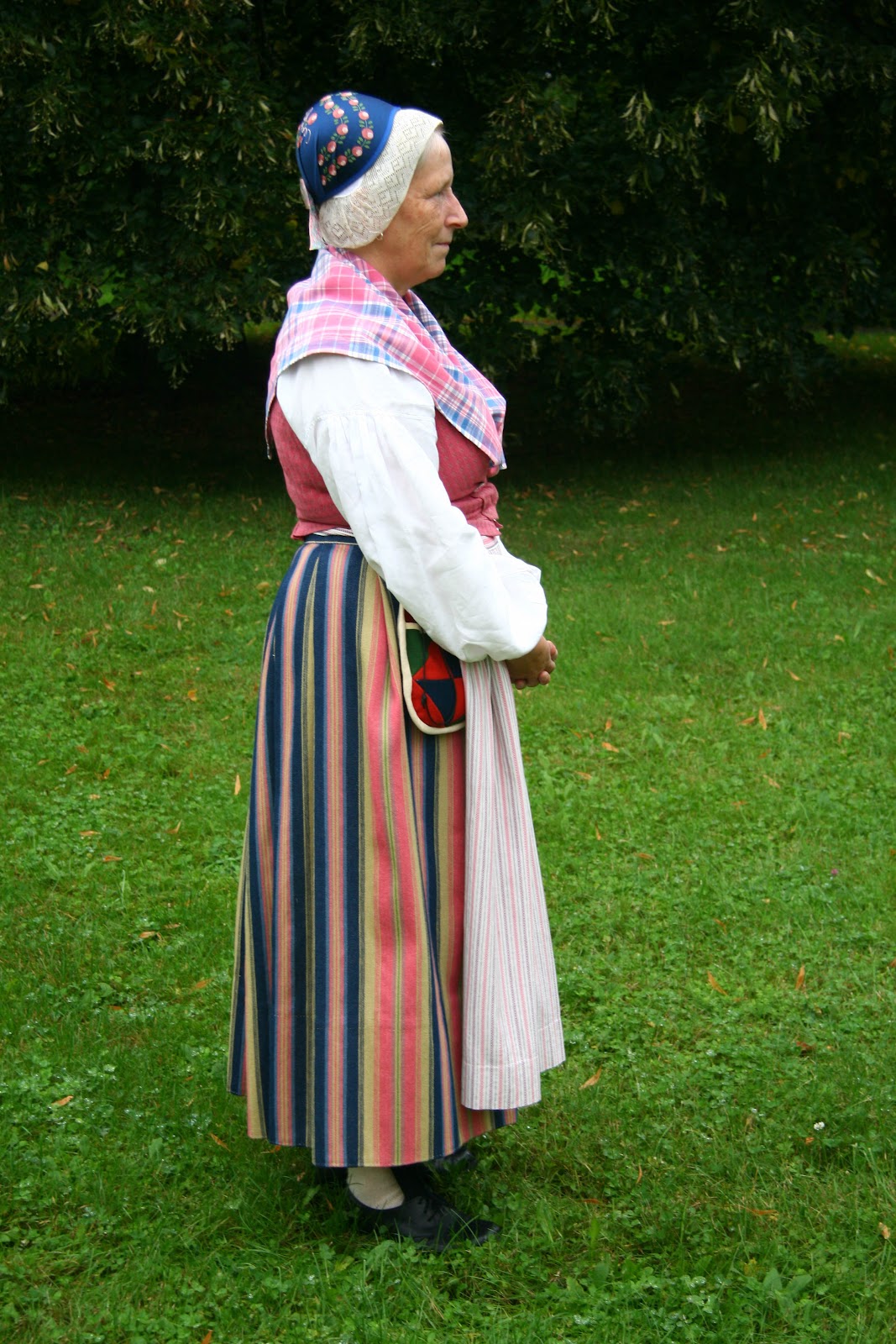 Småland, Östbo. Irene Lindström i sin Östbodräkt. Foto Depui.