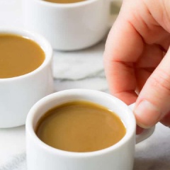 Hãy thưởng thức thức uống caramel mới lạ này và cảm nhận hương vị thơm ngon, béo ngậy nồng nàn. Những tín đồ của đồ ngọt thì đừng bỏ qua món này nhé.