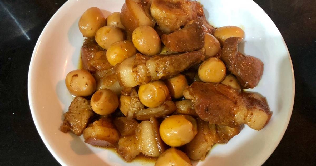 Thịt ba chỉ-trứng cút kho tàu