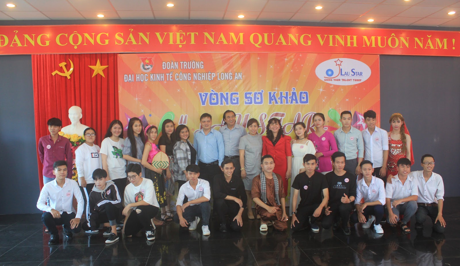 Đông đảo thí sinh tham gia sơ khảo LauStar  lần IV