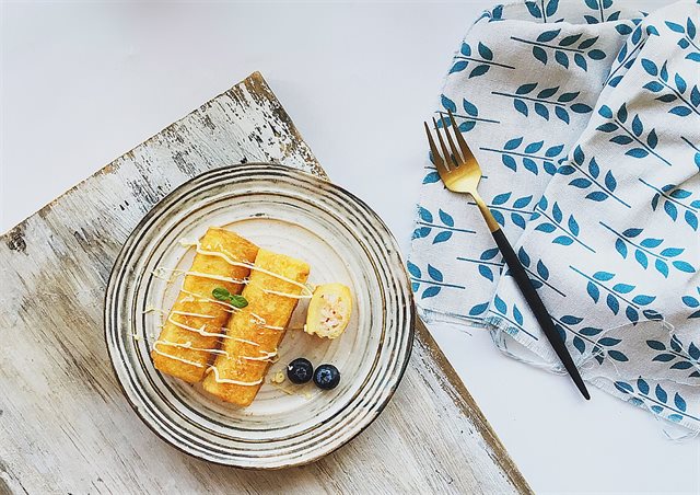 Bánh Mì Cuộn Tôm Chiên