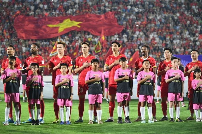 Hình ảnh xúc động của Xuân Son, Hoàng Hên - Tạp chí Tri thức